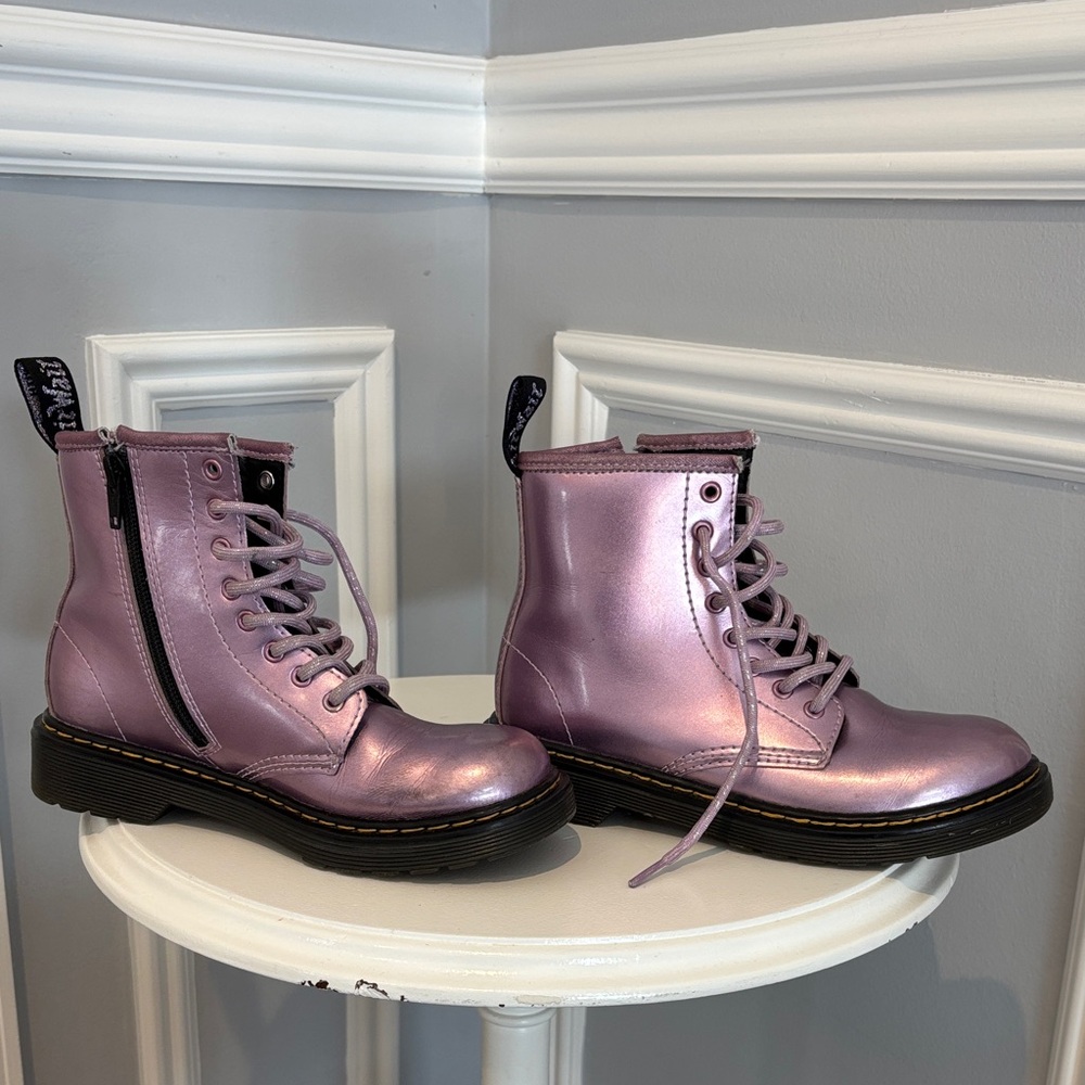 Dr. Martens Girls Pink Lavender Spark Metallic Boots Size 2 US - Picture 5 of 10
